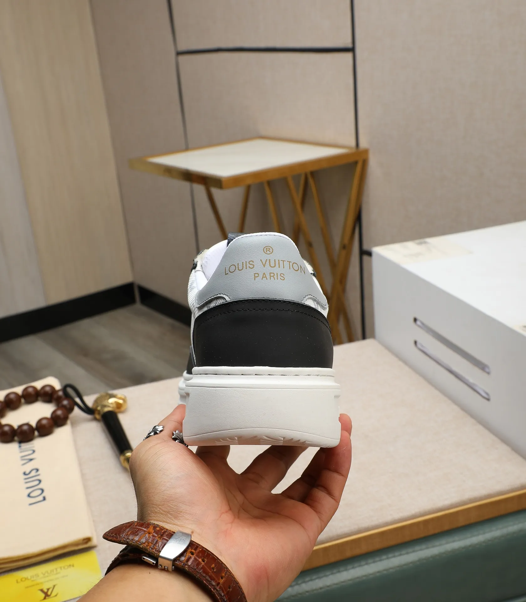 Men's shoes 💰540 💰(Niuli: full package) louis vuitton (Louis Vuitton/lv) top 🔍🔍 new models are on sale at the same time at the counter. The upper 🇮🇹 is imported from Italy, first-layer cowhide, and the lining is fully imported cowhide. 💪💪, completely 1⃣️ to 1 ⃣️Re-engraved🇮🇹💪💪, ⚠Sole: The original sole is specially provided by the original factory, the exclusive movable molded sole is super comfortable, ⚠The original factory follows the order, 🔍🔍high quality, you can enter and exit the counter at will, welcome to compare⚠. Code number:38-44